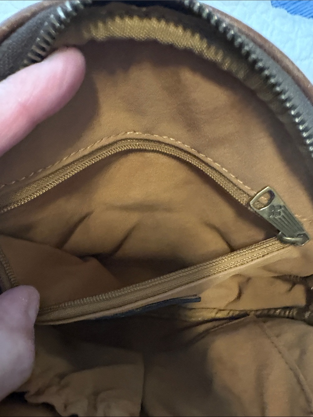 Patricia Nash Brown Embossed Leather Round Crossbody - Picture 8 of 8